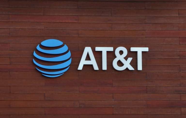 Acciones de AT&T caen tras no alcanzar las estimaciones de ganancia e ingresos