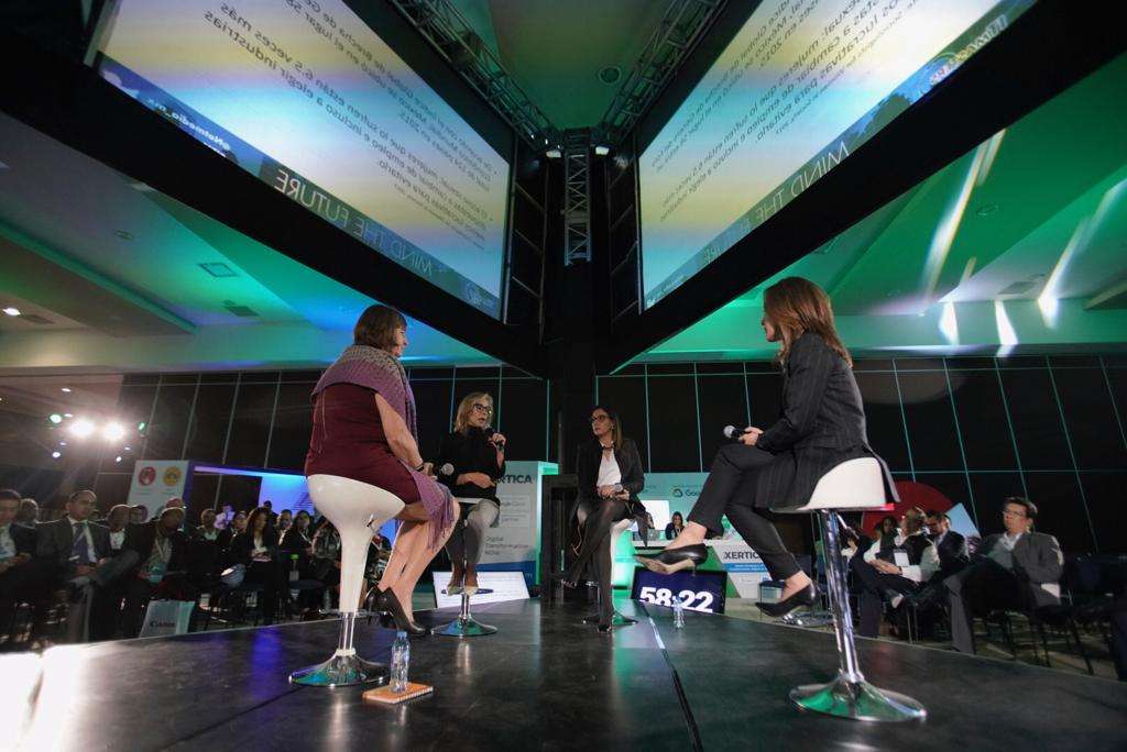 Panel de discusión: Ser mujer en una industria de hombres