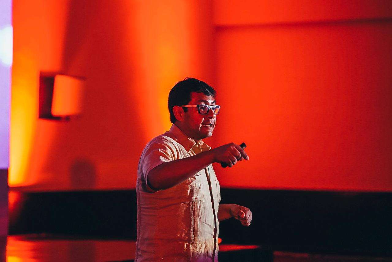 Raúl Miranda Romero, de Relativity6, asegura que la AI es un trabajo artesanal