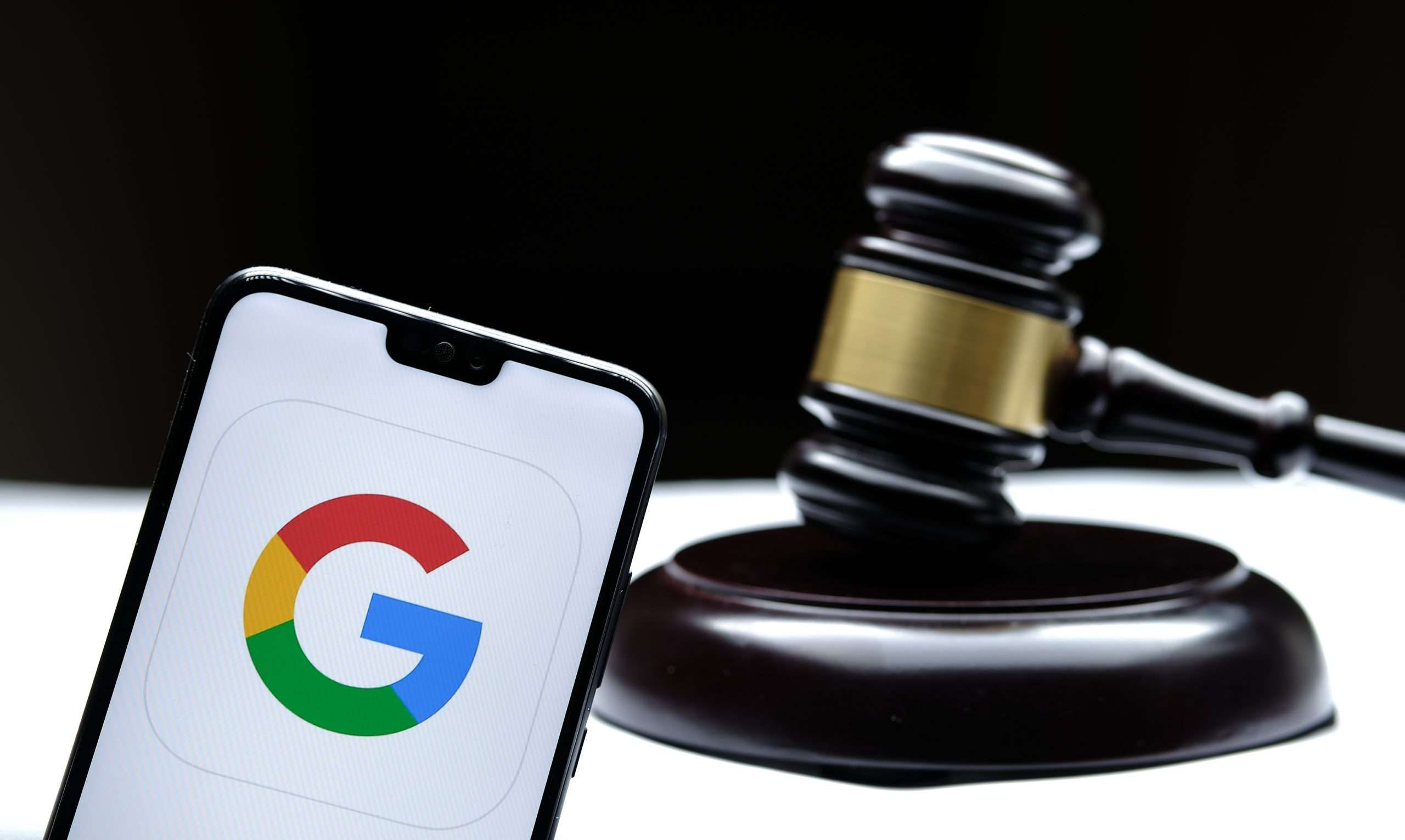 Acusan a Google de pagar miles de millones de dólares a Apple para alejarlo de las búsquedas en internet