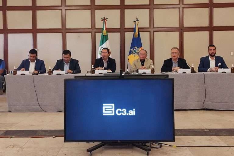 El CEO de C3.ai, Thomas M. Siebel encabezó la inauguración junto al secretario de Innovación, Ciencia y Tecnología de Jalisco, Alfonso Pompa.