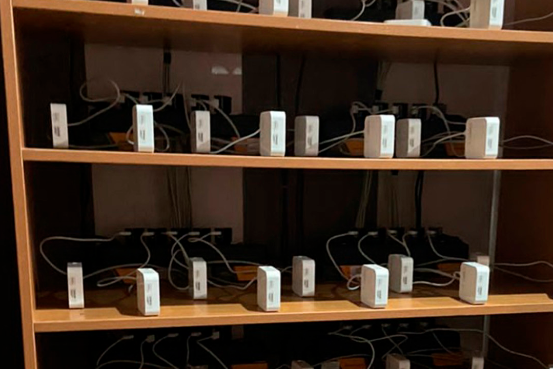 Ucrania desmantela cinco granjas de bots “enemigas”; acusa a Rusia