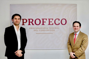 Representantes de Meta y Profeco en el lanzamiento de Redes Seguras