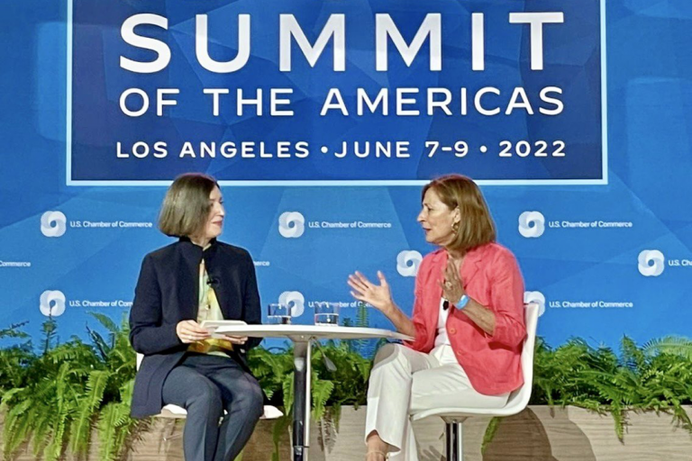 Jane-Gunter de Amazon y Tatiana Clouthier de la SE