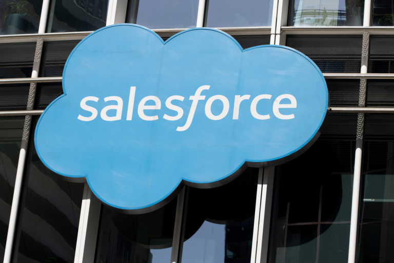 Salesforce también hace recorte; aseguran fueron menos de 1,000 empleados