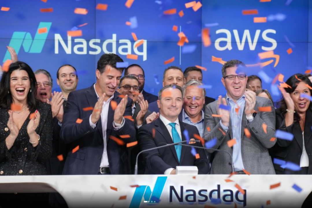 Nasdaq y AWS celebraron el hito en la ceremonia del Toque de Campana de Apertura.