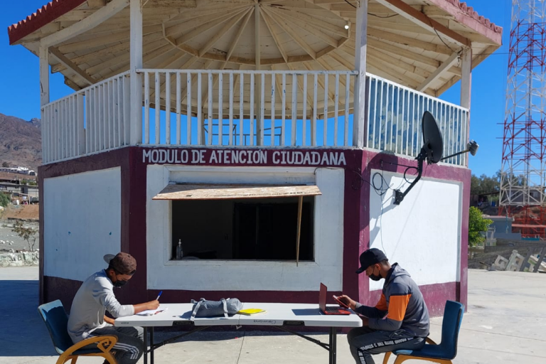 Una de las aldeas inteligentes de la SICT en Isla de Cedros, Baja California.