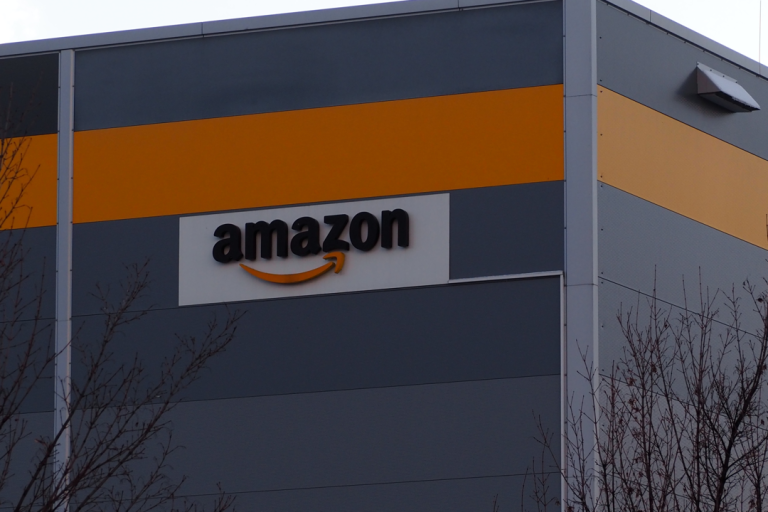 Tercera ola de despidos en Amazon: 9,000 plazas; AWS y Twitch, entre las afectadas