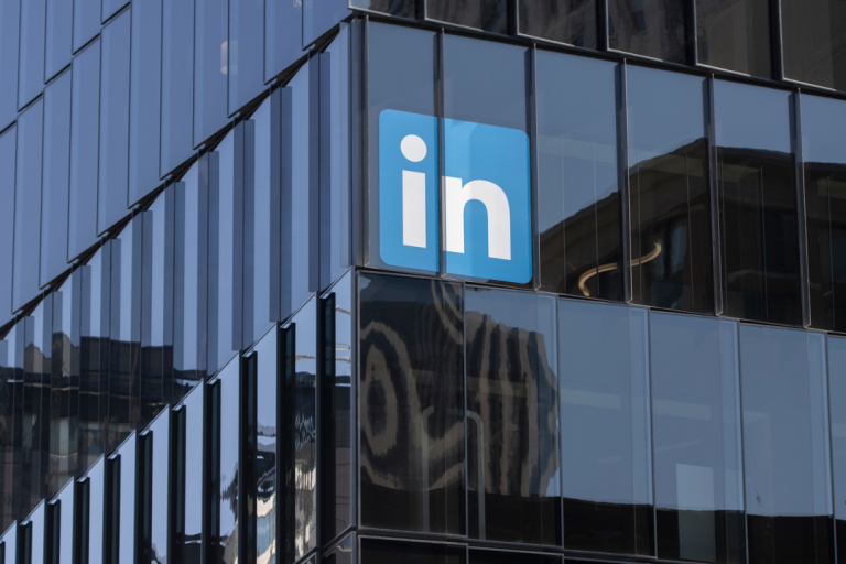 LinkedIn despedirá a 716 empleados y elimina app en China
